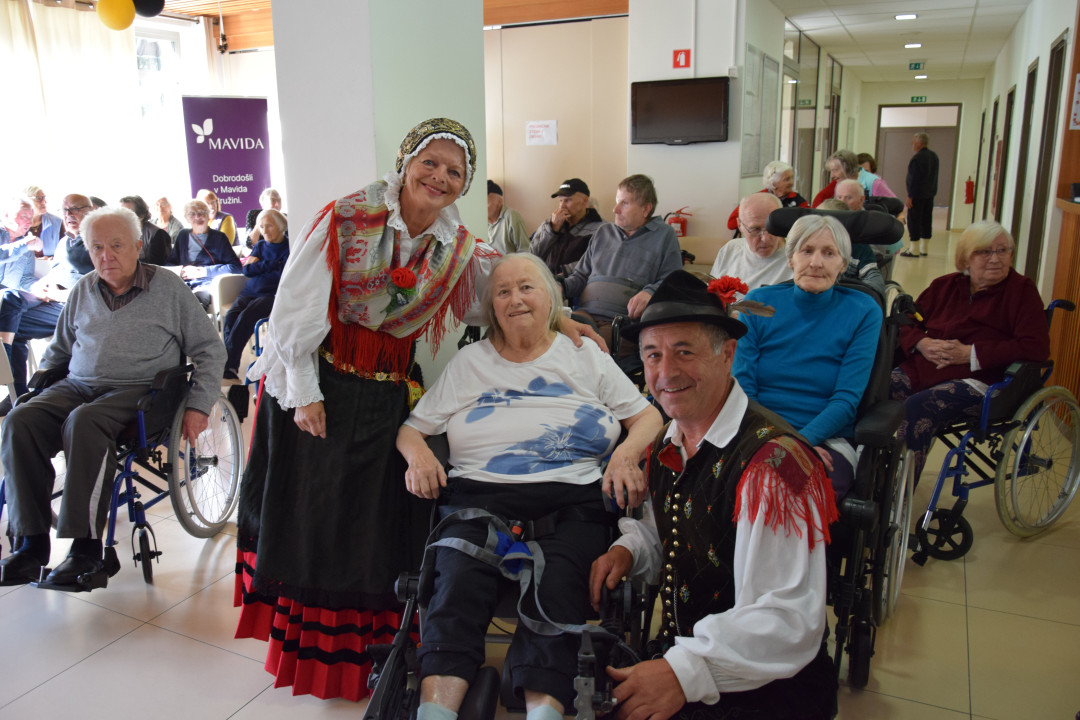 Nastop folklorne skupine Juliana