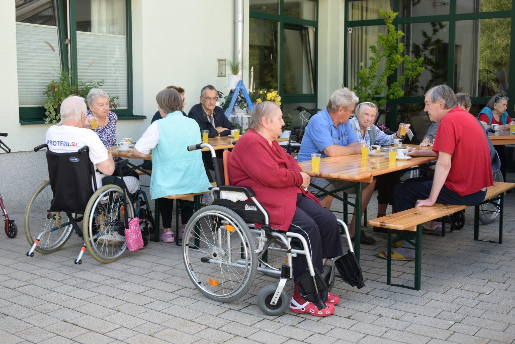 Nastop folklorne skupine KPD Lesce