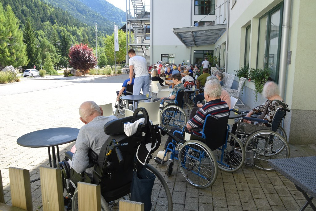 Nastop folklorne skupine KPD Lesce