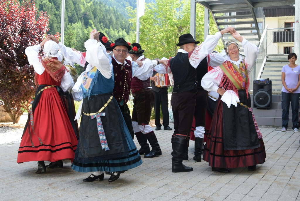 Nastop folklorne skupine KPD Lesce