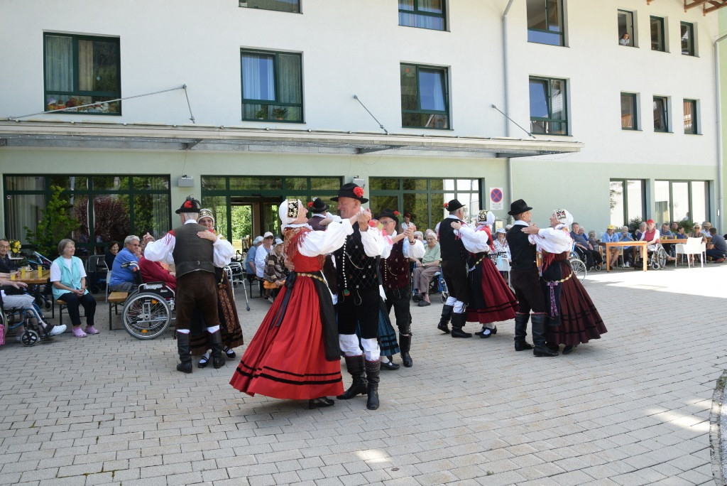 Nastop folklorne skupine KPD Lesce