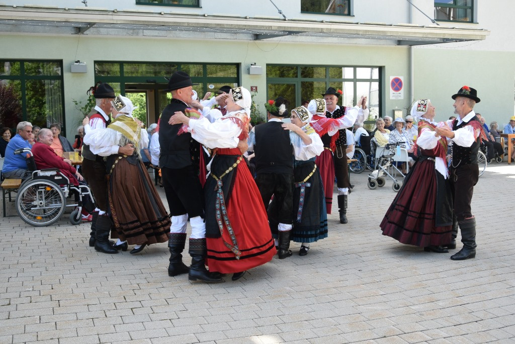 Nastop folklorne skupine KPD Lesce