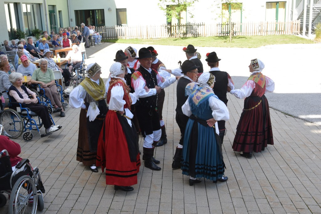 Nastop folklorne skupine KPD Lesce