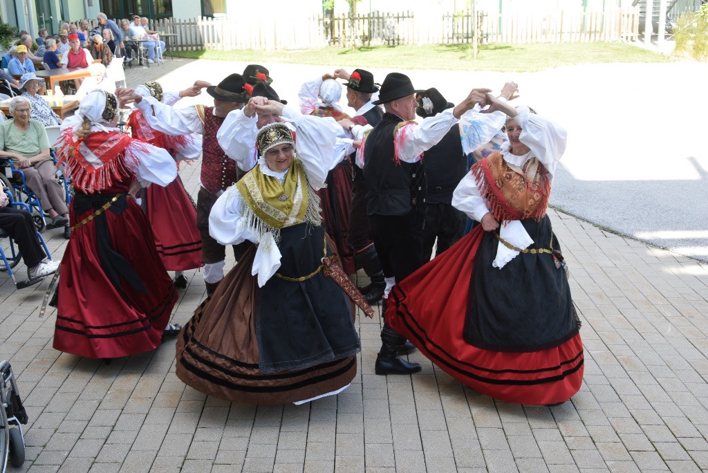 Nastop folklorne skupine KPD Lesce