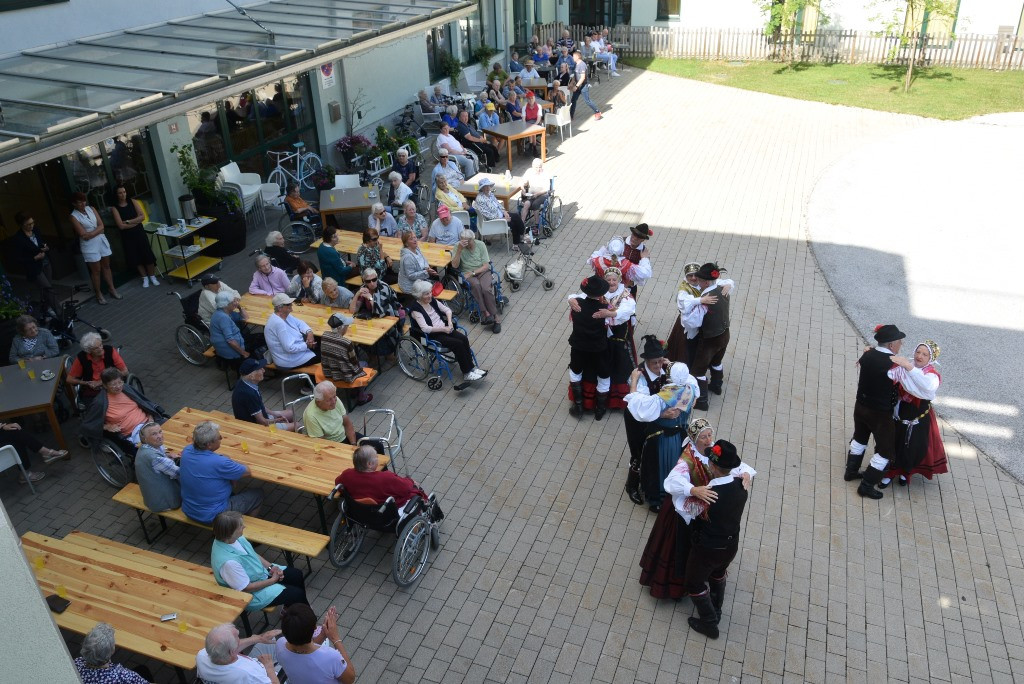 Nastop folklorne skupine KPD Lesce