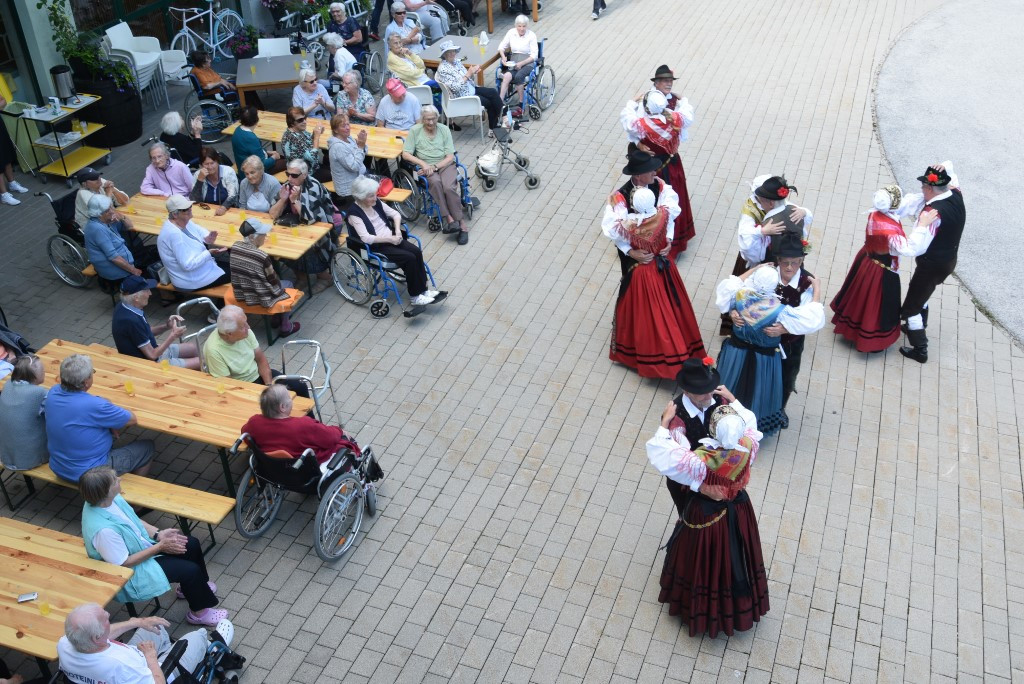 Nastop folklorne skupine KPD Lesce