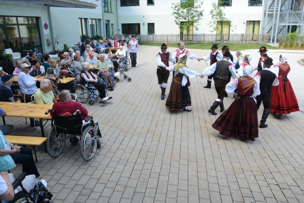 Nastop folklorne skupine KPD Lesce