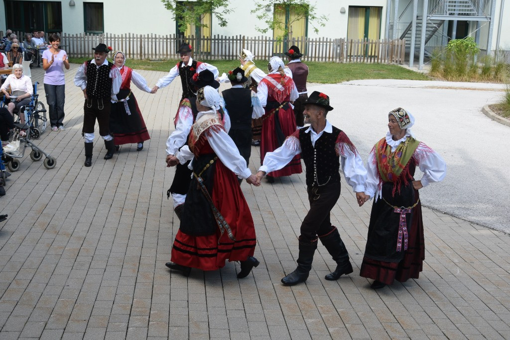 Nastop folklorne skupine KPD Lesce