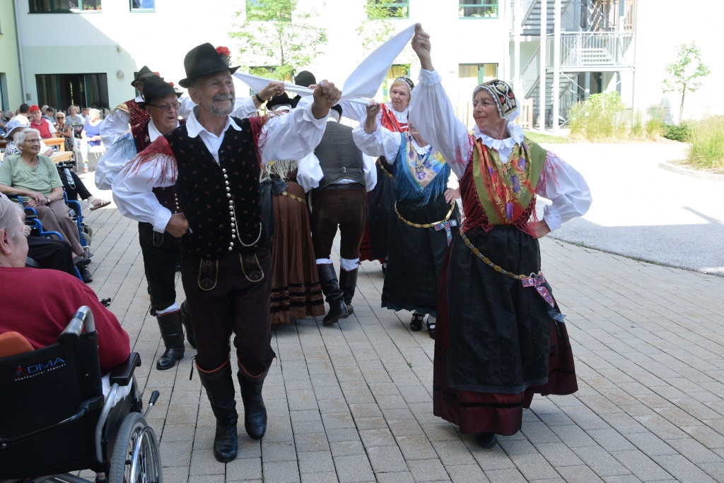 Nastop folklorne skupine KPD Lesce