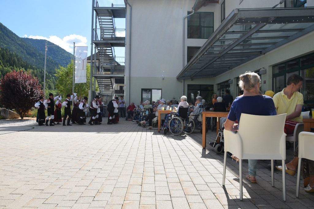 Nastop folklorne skupine KPD Lesce