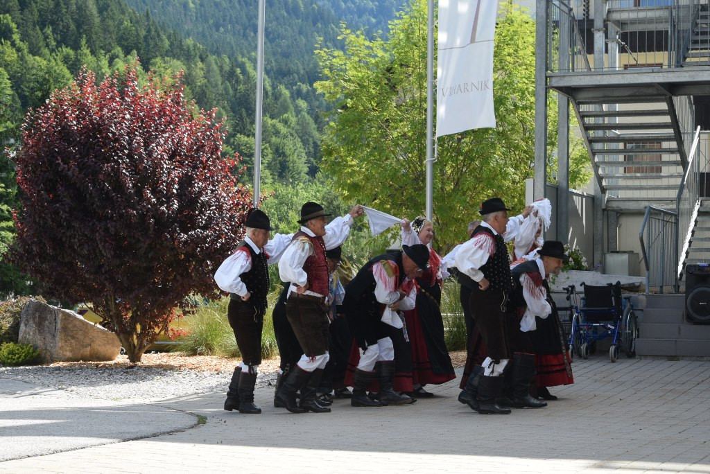 Nastop folklorne skupine KPD Lesce