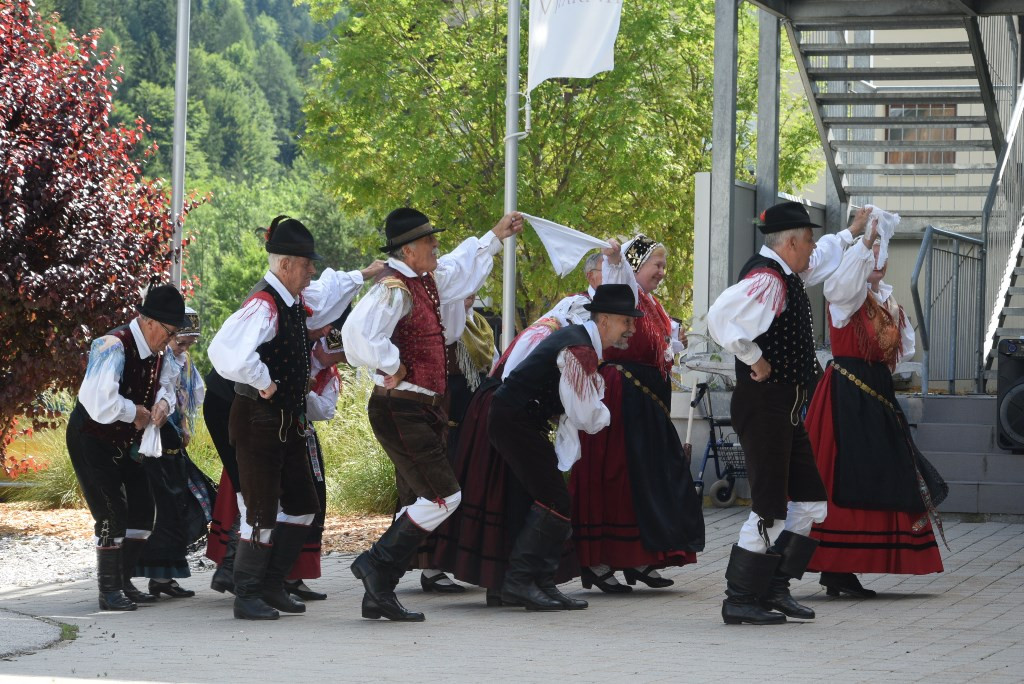 Nastop folklorne skupine KPD Lesce