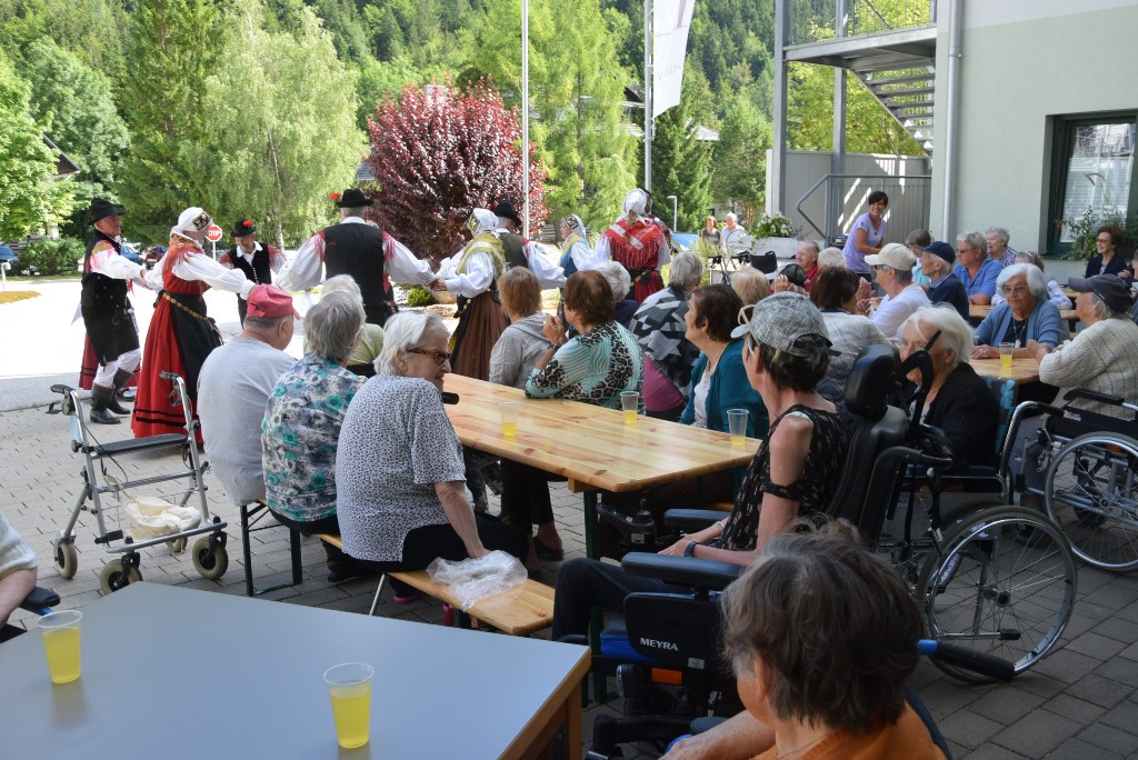 Nastop folklorne skupine KPD Lesce