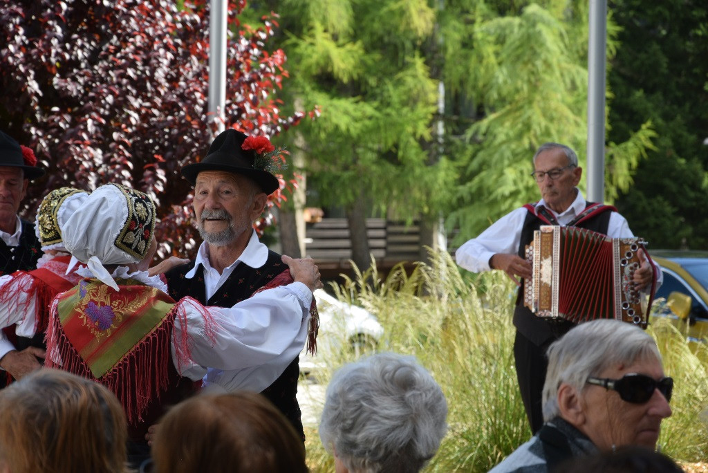 Nastop folklorne skupine KPD Lesce