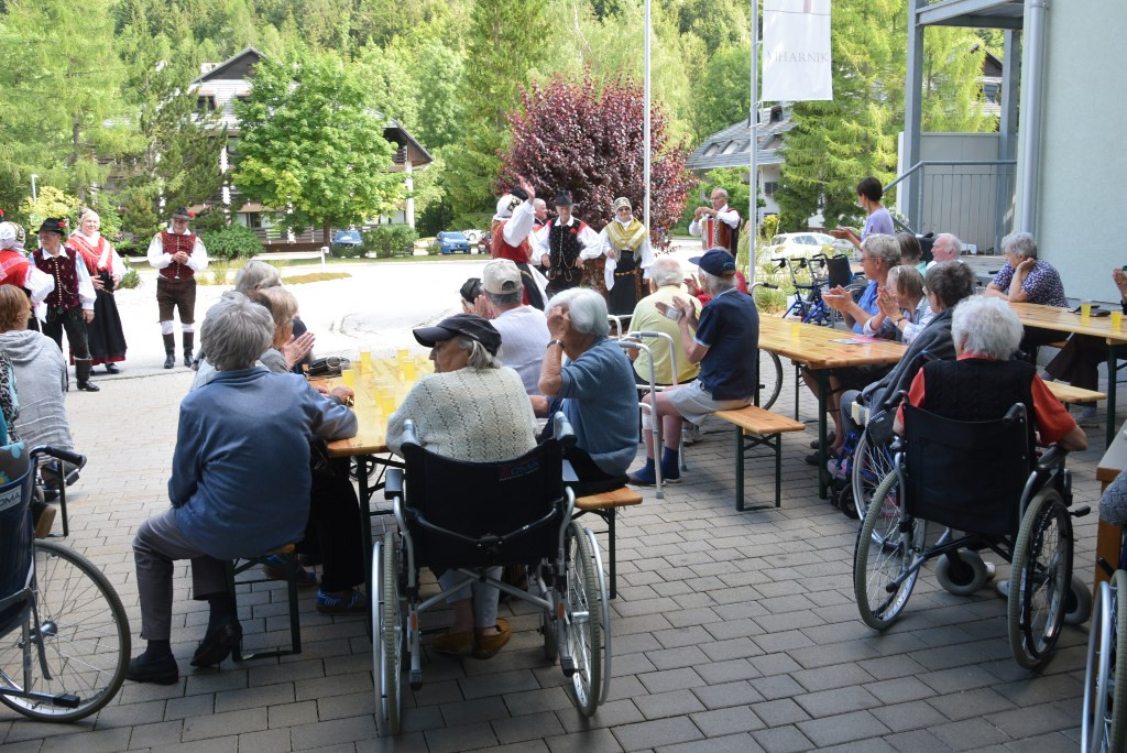 Nastop folklorne skupine KPD Lesce