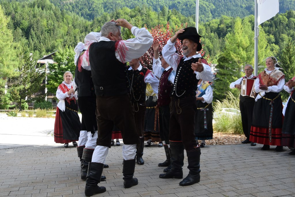 Nastop folklorne skupine KPD Lesce