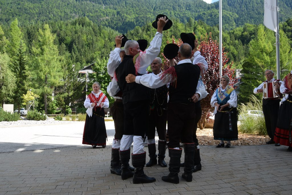 Nastop folklorne skupine KPD Lesce