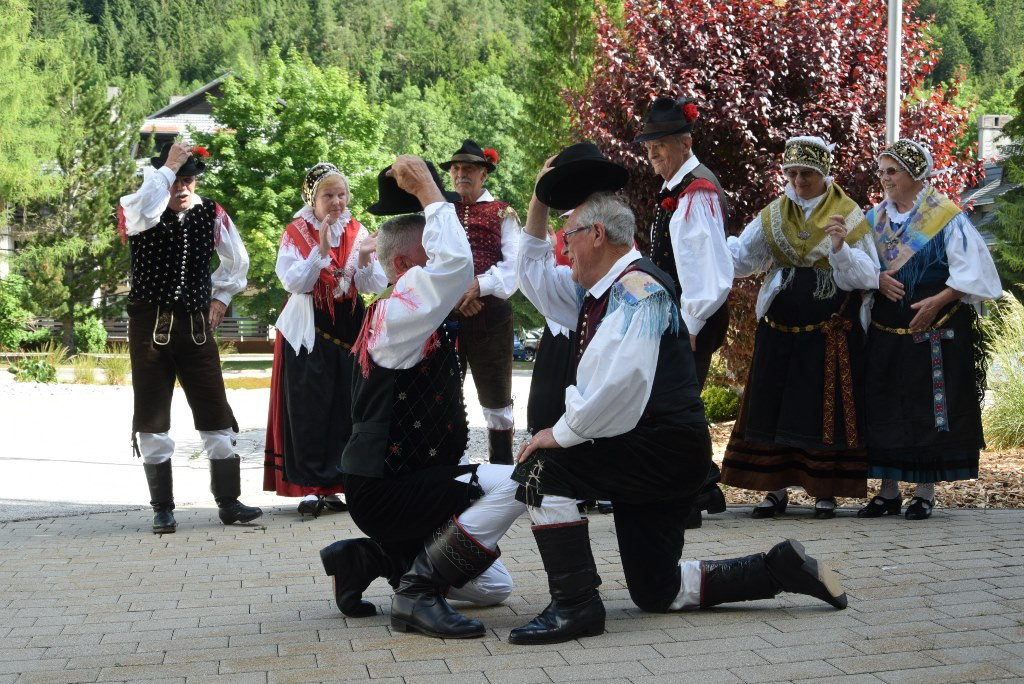 Nastop folklorne skupine KPD Lesce