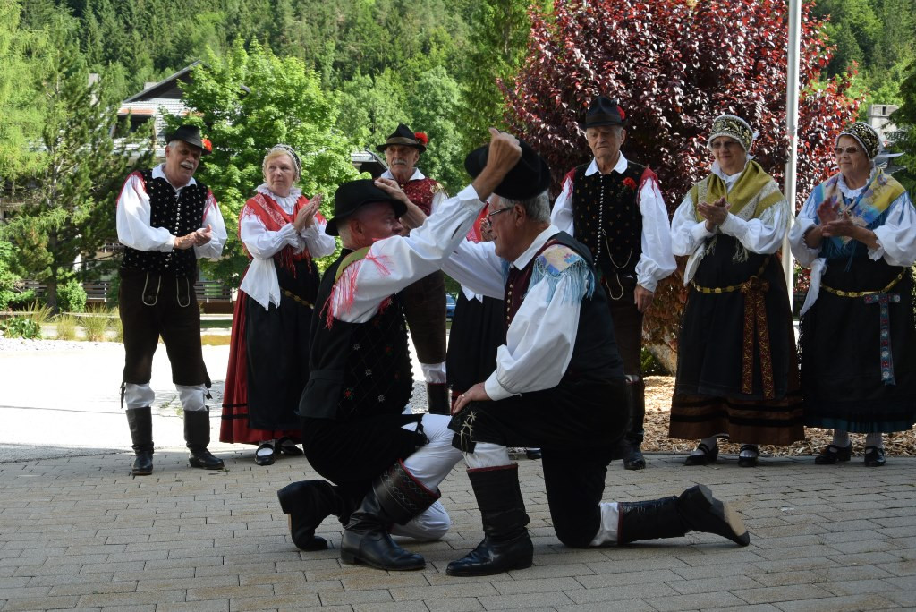 Nastop folklorne skupine KPD Lesce