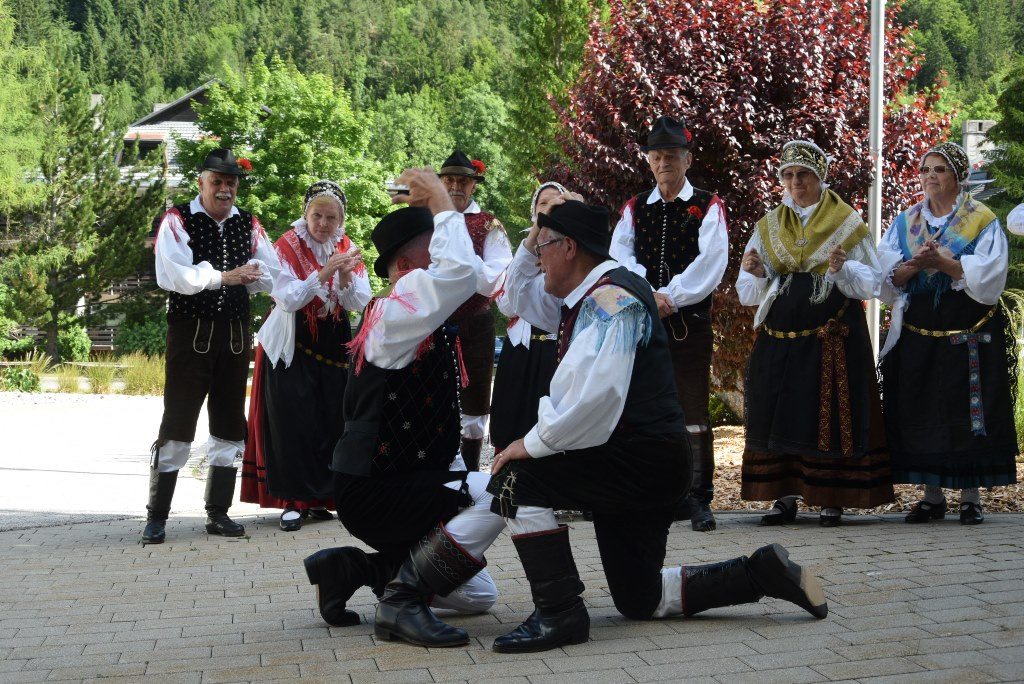 Nastop folklorne skupine KPD Lesce