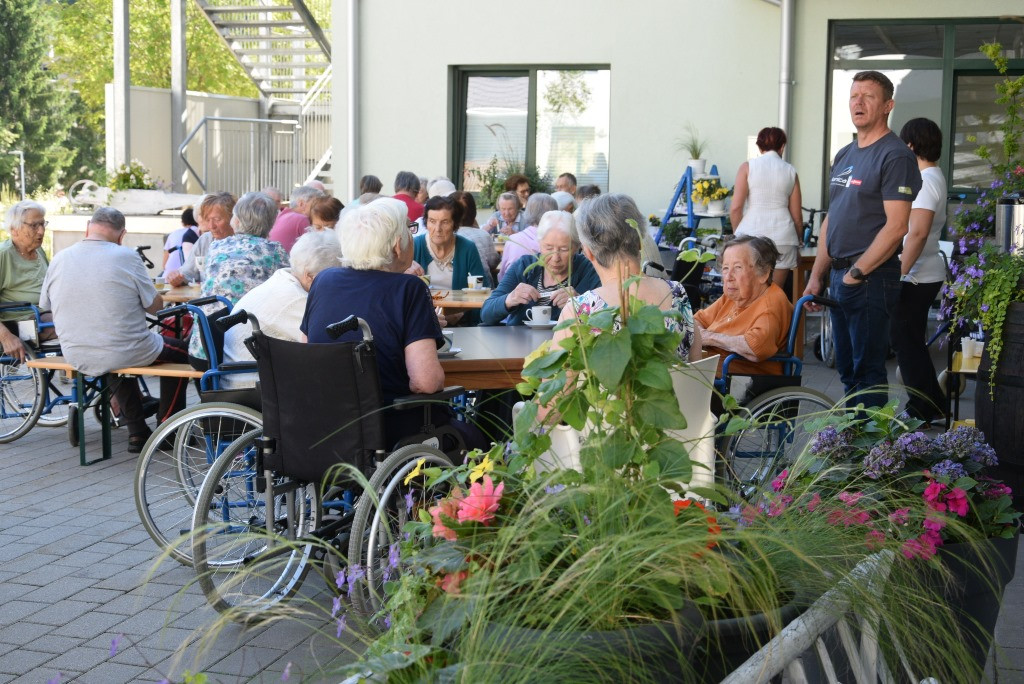 Nastop folklorne skupine KPD Lesce