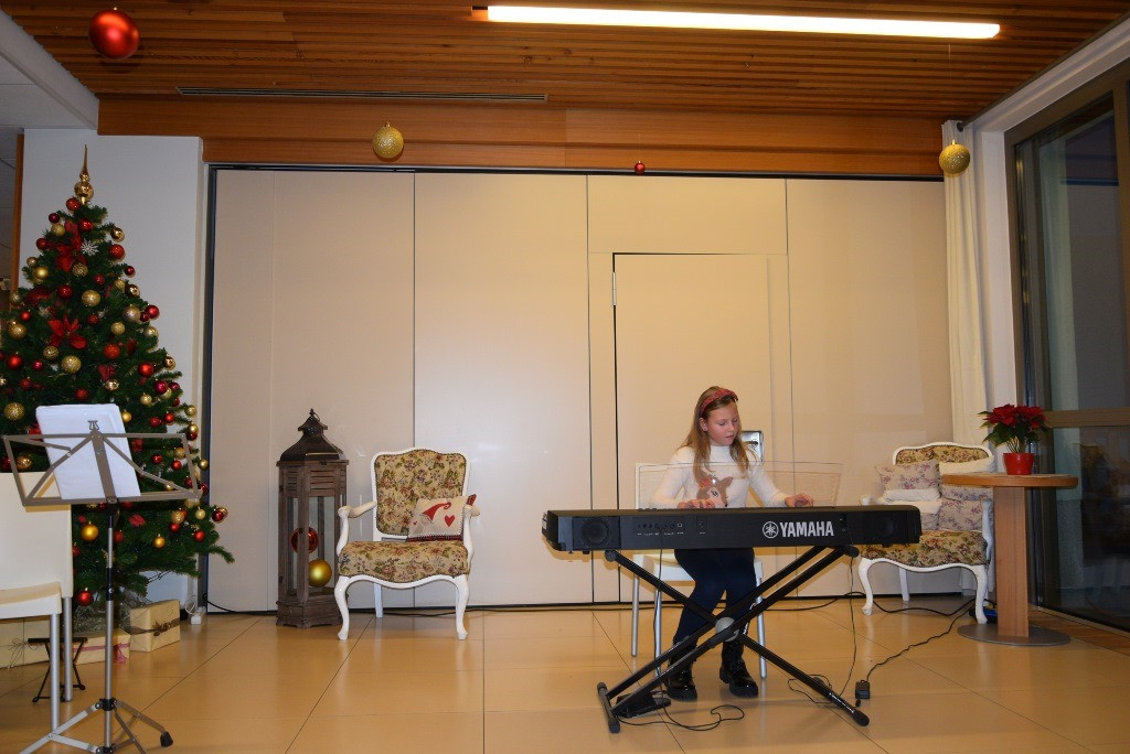 Nastop glasbene šole Jesenice in prižig lučk