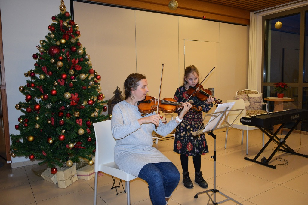 Nastop glasbene šole Jesenice in prižig lučk