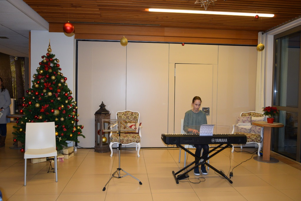 Nastop glasbene šole Jesenice in prižig lučk