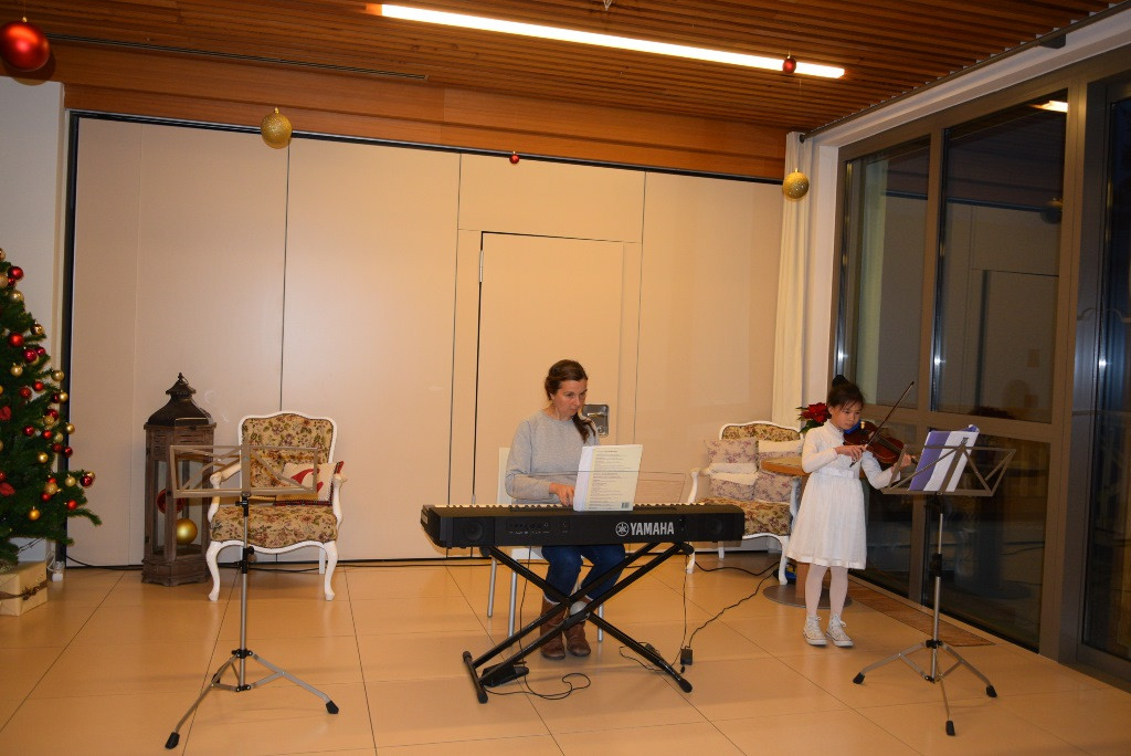 Nastop glasbene šole Jesenice in prižig lučk