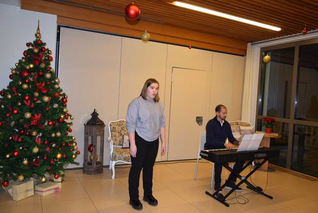 Nastop glasbene šole Jesenice in prižig lučk