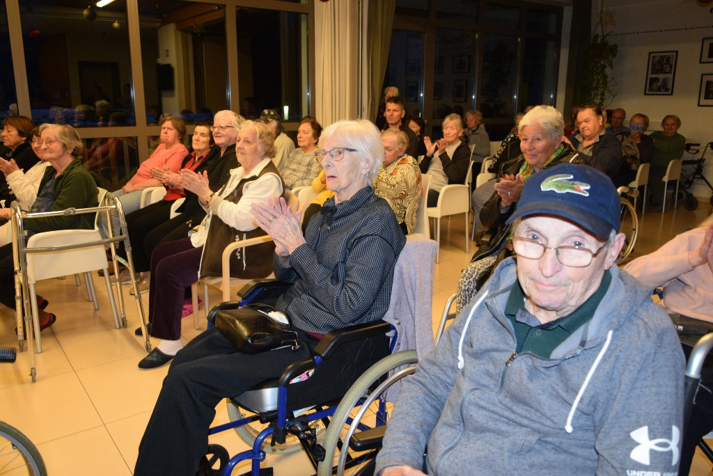 Nastop glasbene šole Jesenice in prižig lučk