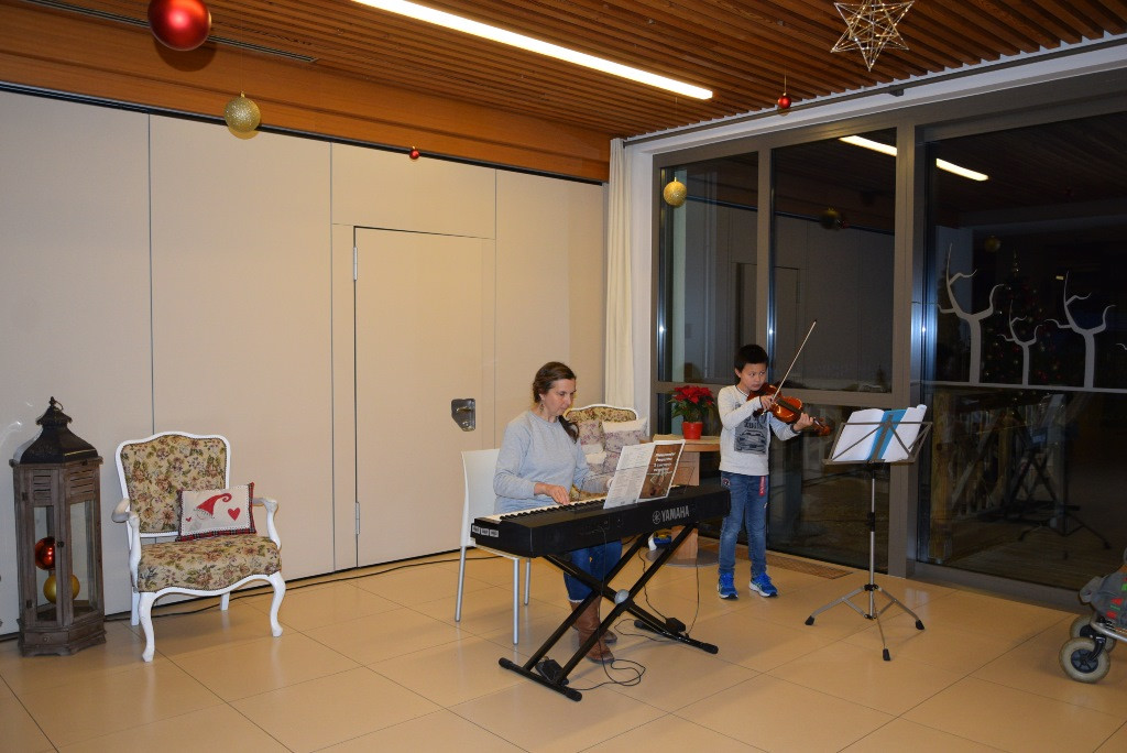 Nastop glasbene šole Jesenice in prižig lučk