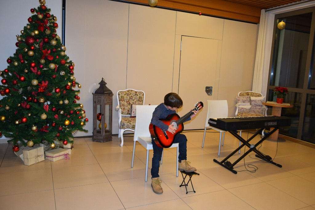 Nastop glasbene šole Jesenice in prižig lučk