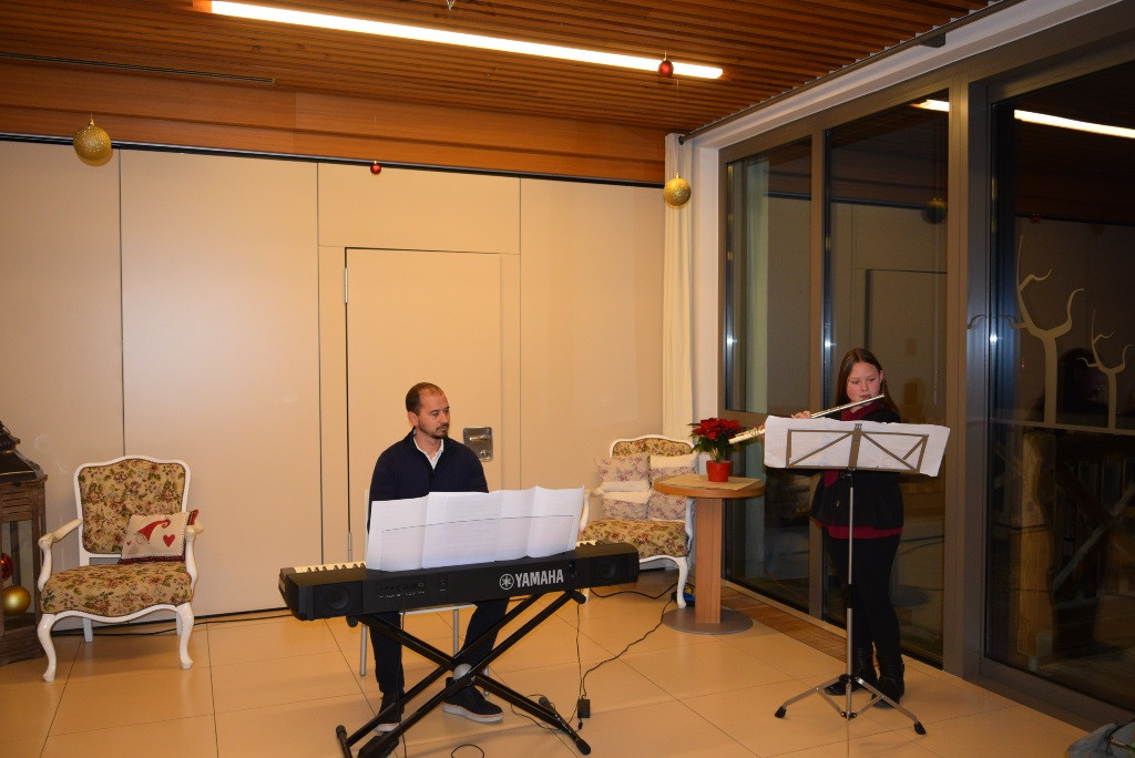 Nastop glasbene šole Jesenice in prižig lučk