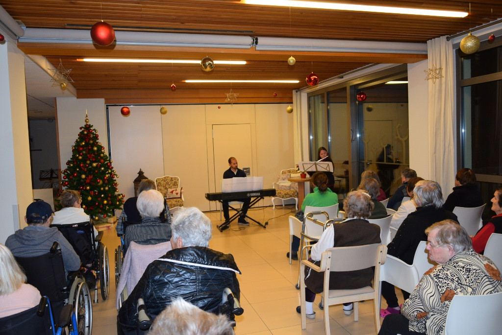 Nastop glasbene šole Jesenice in prižig lučk