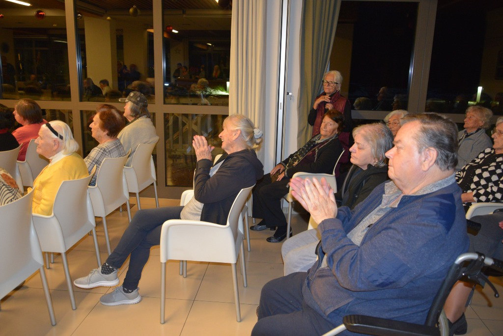 Nastop glasbene šole Jesenice in prižig lučk