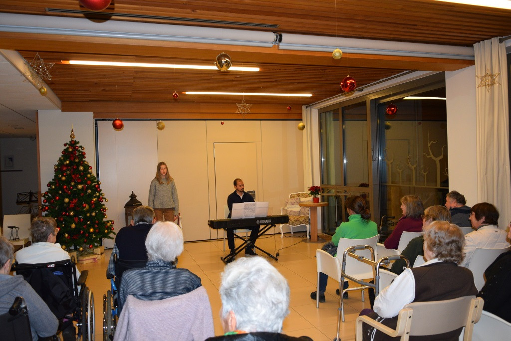 Nastop glasbene šole Jesenice in prižig lučk