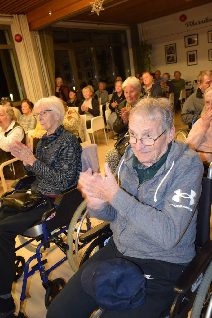 Nastop glasbene šole Jesenice in prižig lučk