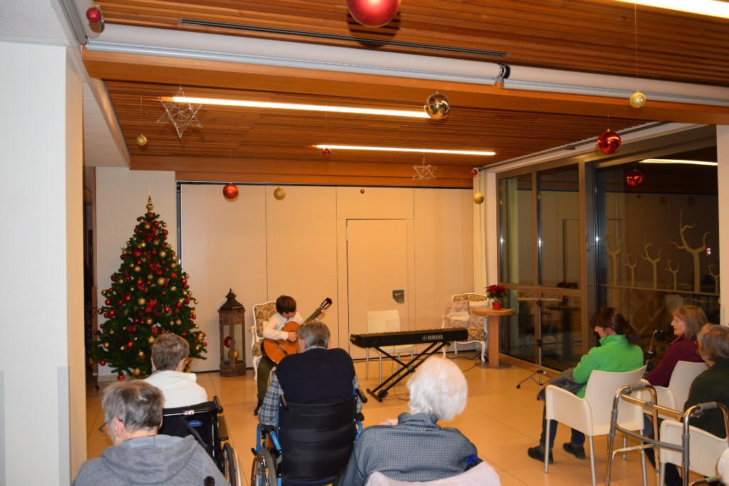 Nastop glasbene šole Jesenice in prižig lučk