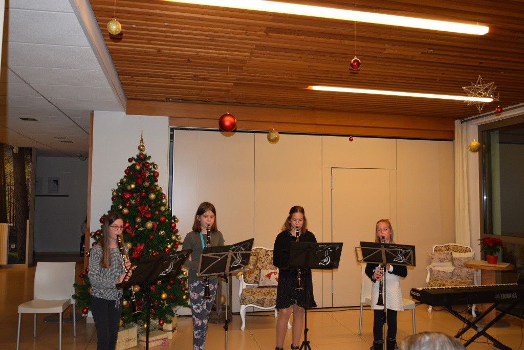 Nastop glasbene šole Jesenice in prižig lučk