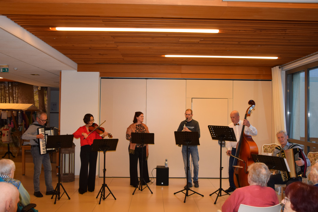 Nastop godčevske skupine Suhe hruške