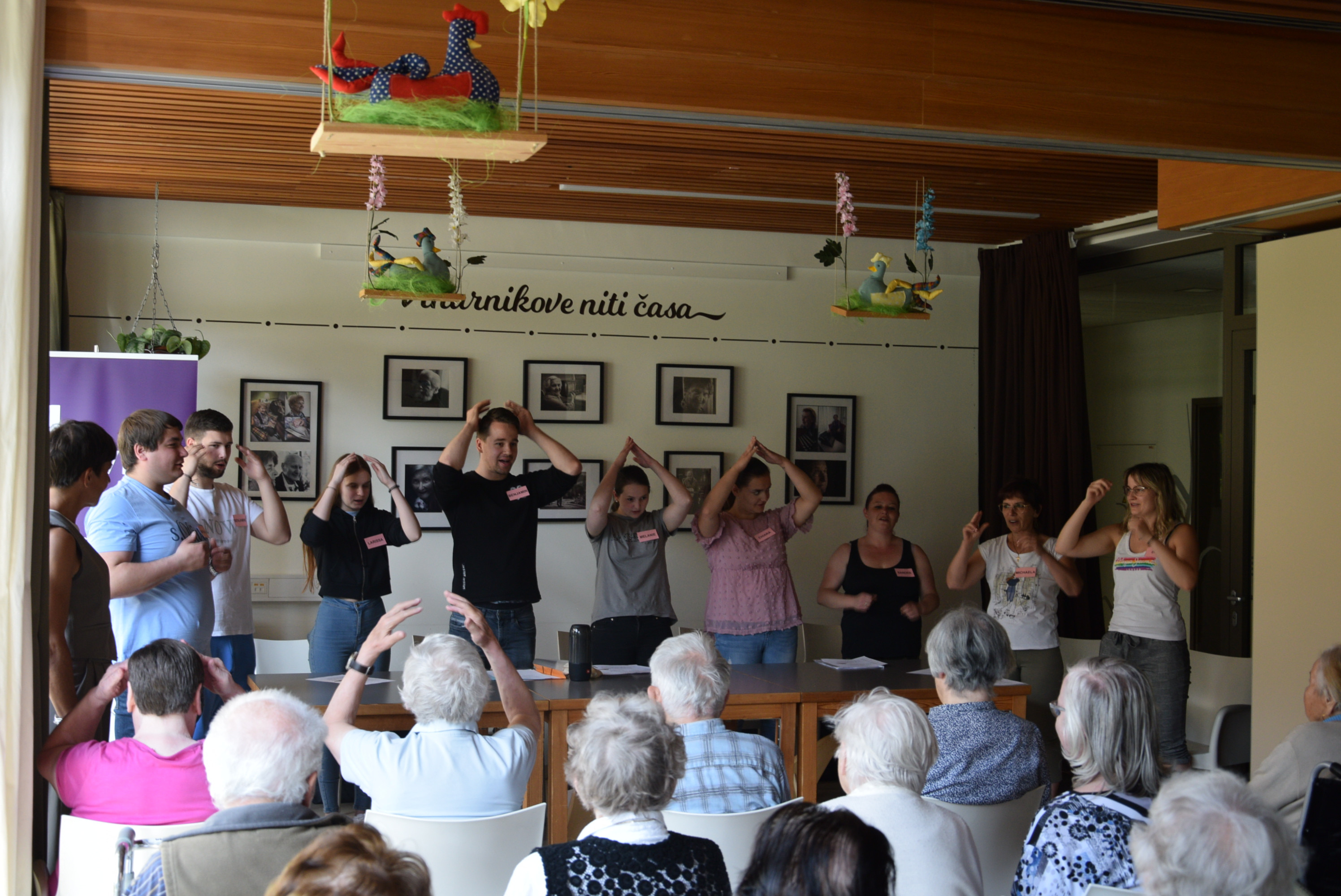 Nastop Koroških študentk v avli