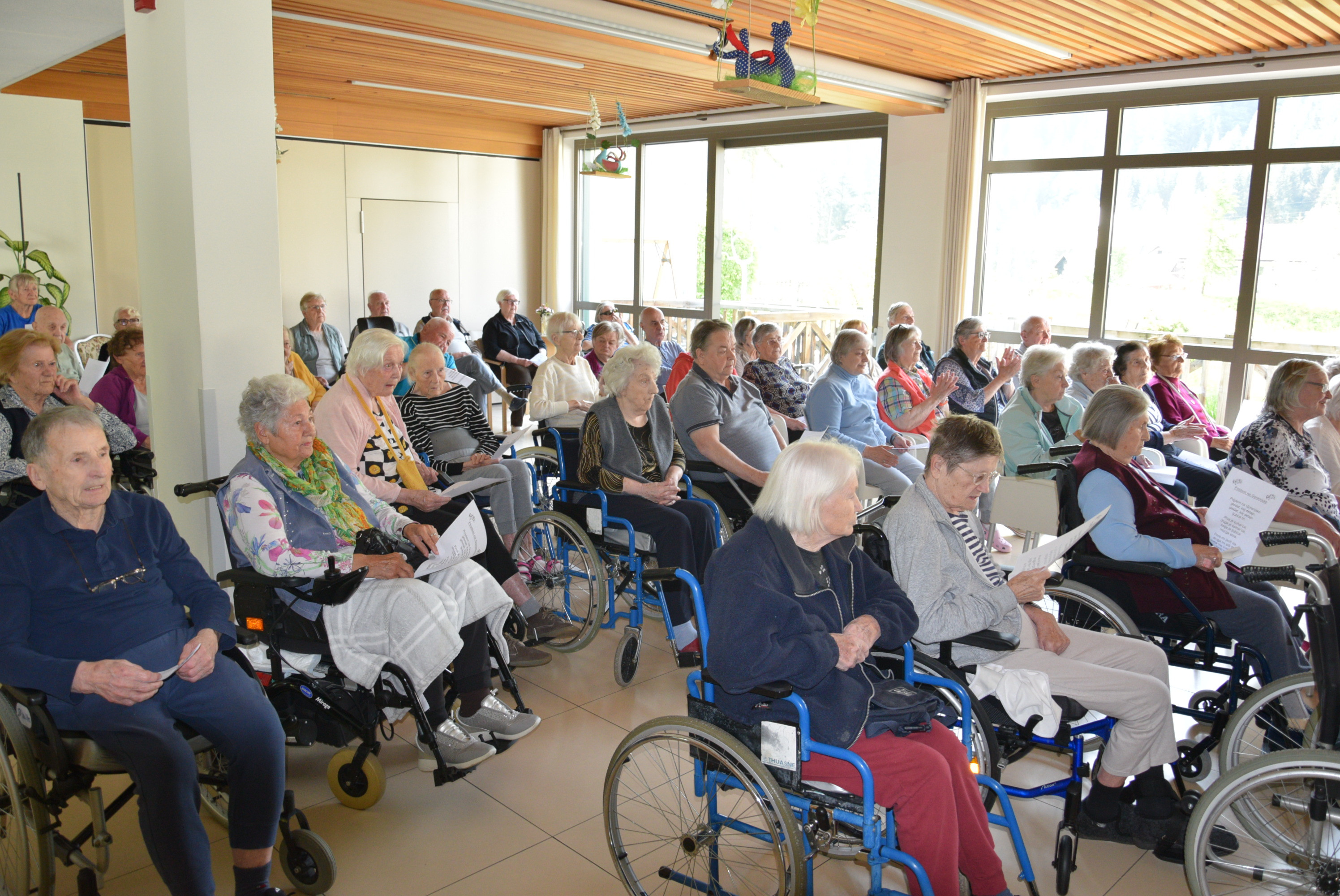 Nastop Koroških študentk v avli