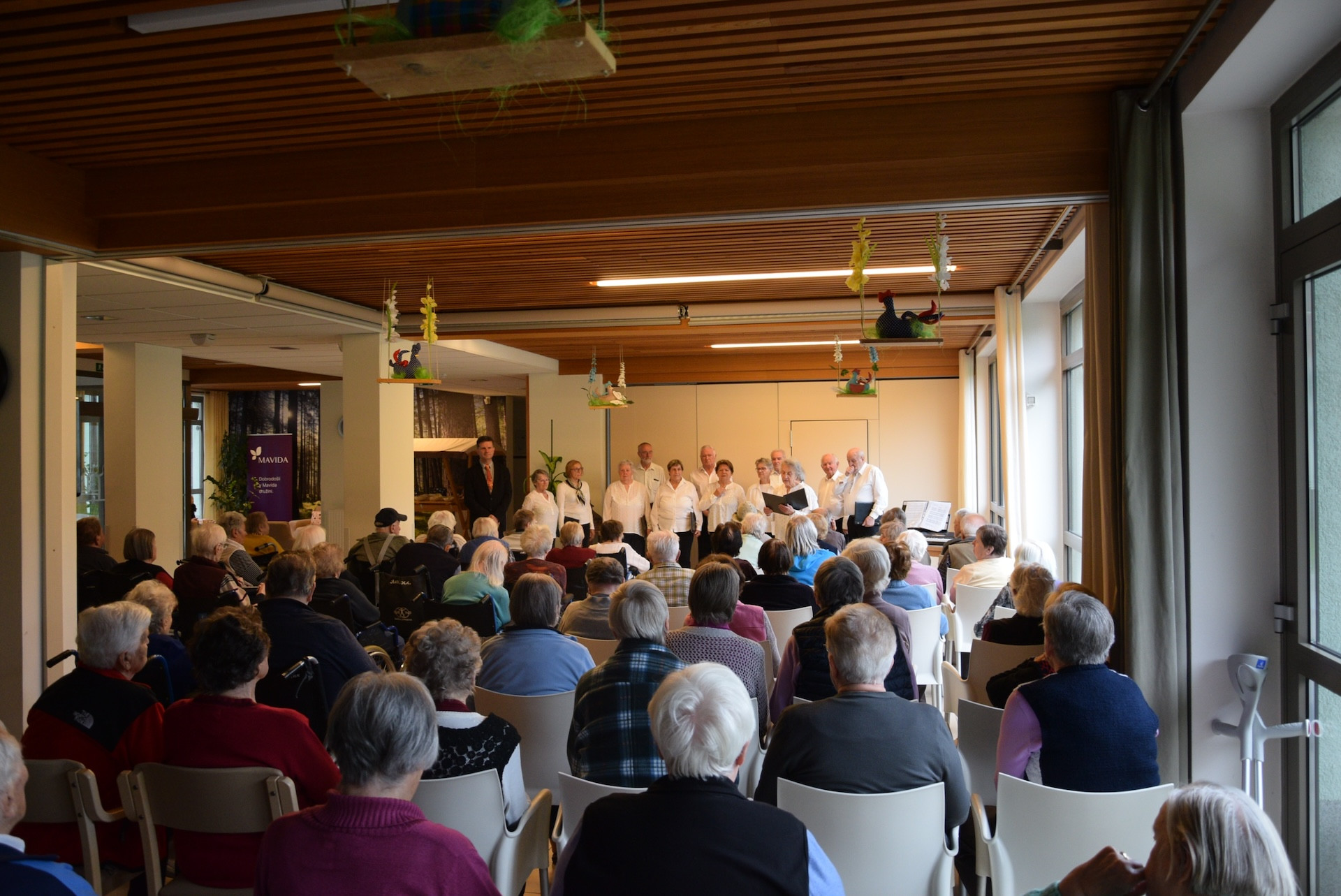 Nastop MZP Odmev v avli