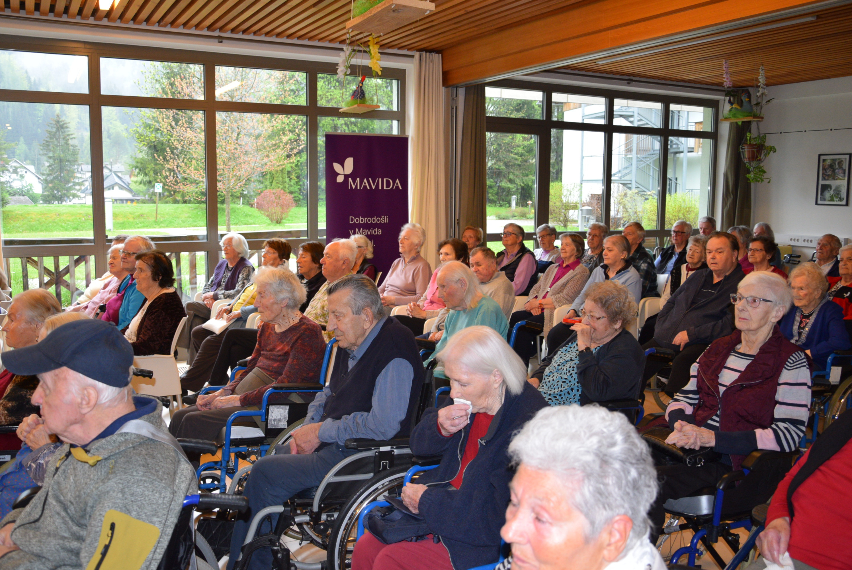 Nastop MZP Odmev v avli