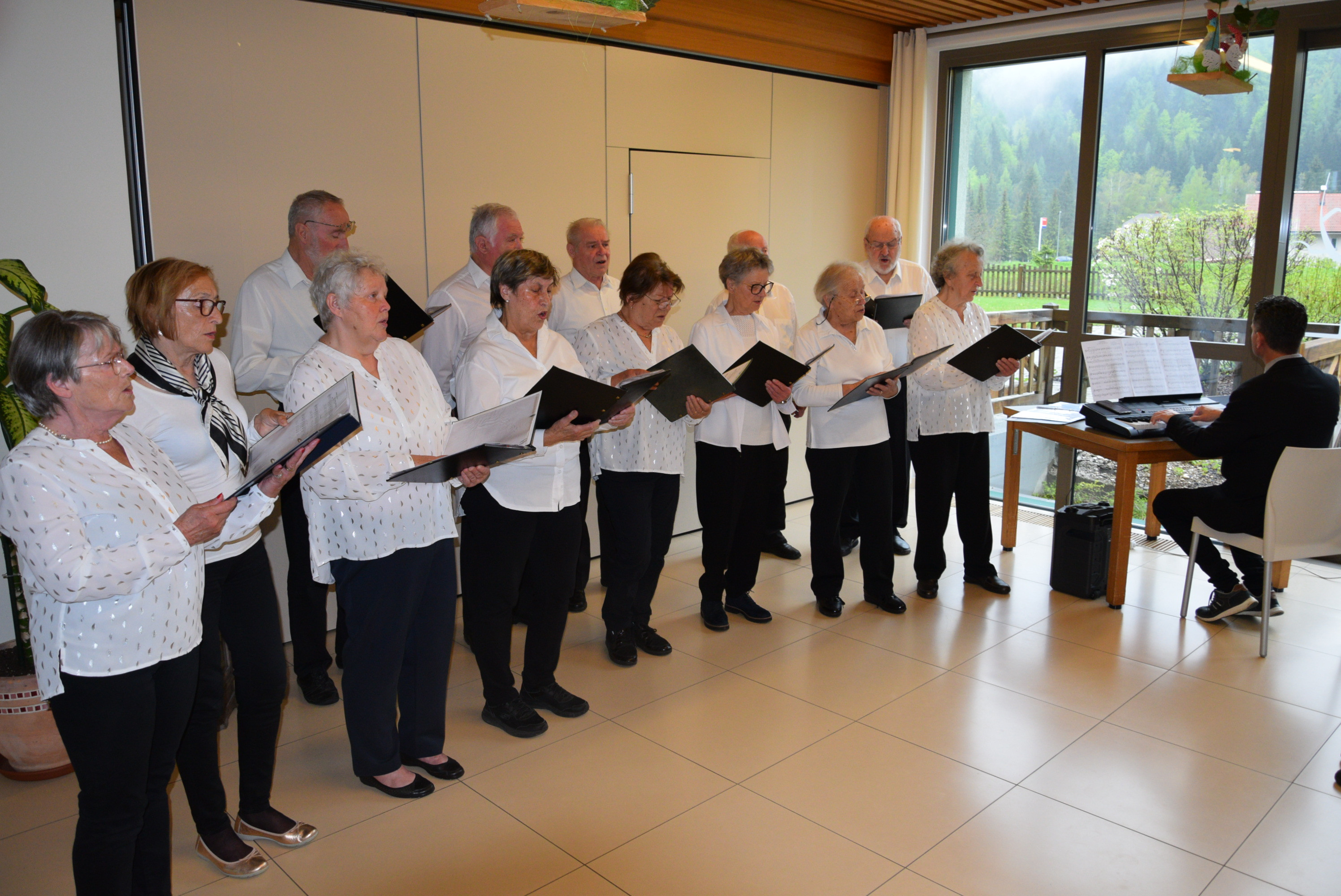 Nastop MZP Odmev v avli