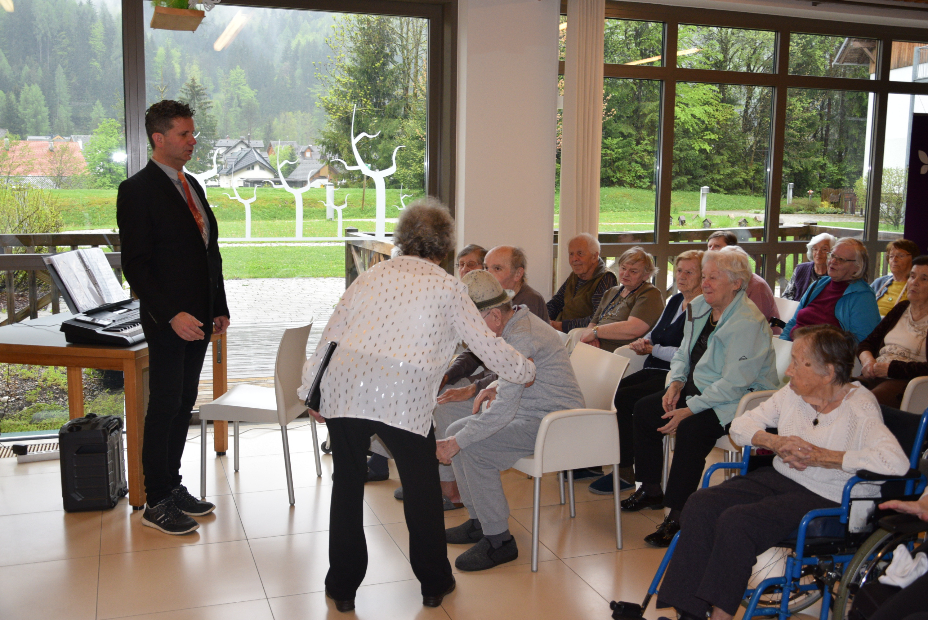 Nastop MZP Odmev v avli