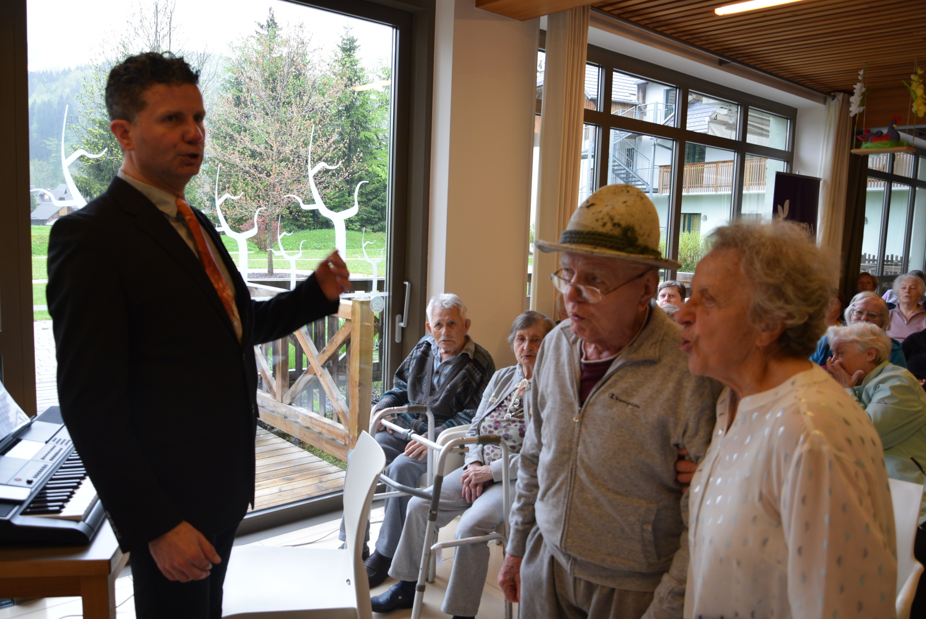 Nastop MZP Odmev v avli