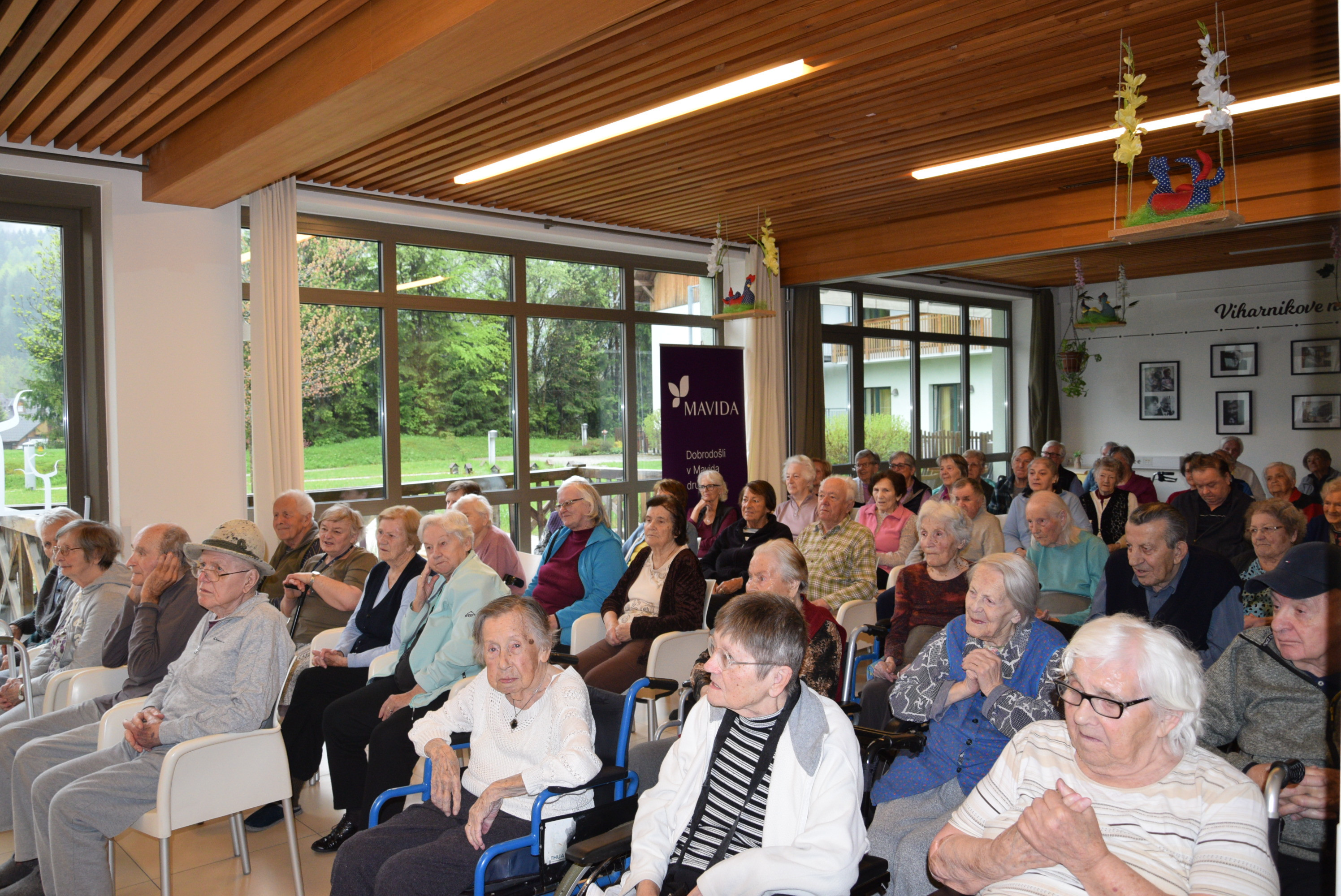 Nastop MZP Odmev v avli