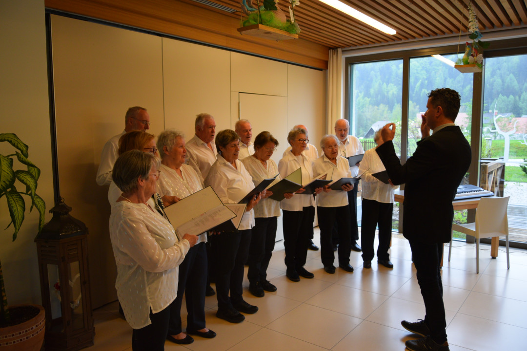 Nastop MZP Odmev v avli